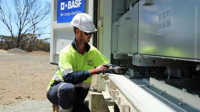 QUT researchers at the NBTC deploy Australia’s first sodium-sulfur battery